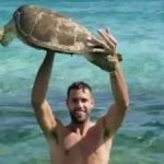 Charity urges ban on turtle touching at Cayman Turtle Farm