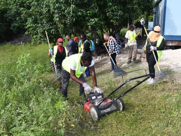 🧹 Unemployed Caymanians invited to join Christmas Clean-up project