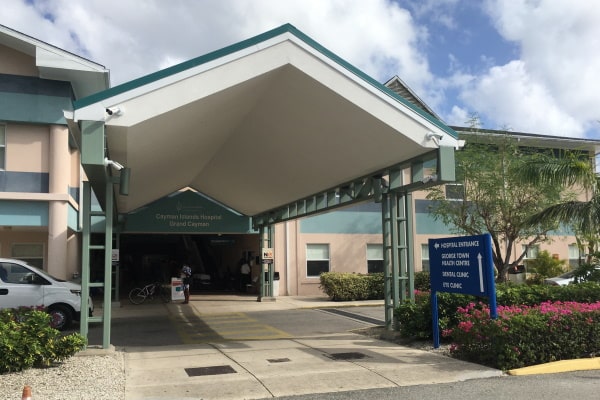 Elderly COVID-positive patient dies : Cayman News Service