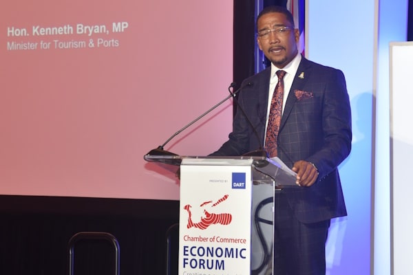 🌴 Cayman Islands Tourism Minister sets conservative visitor target for 2024